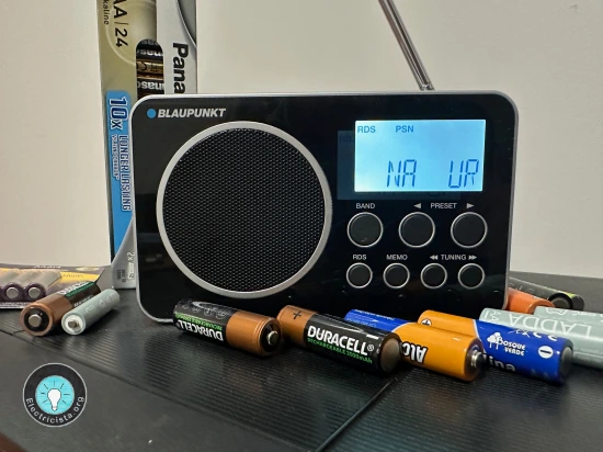 Radio a pilas AM/FM con RDS para apagones y emergencias